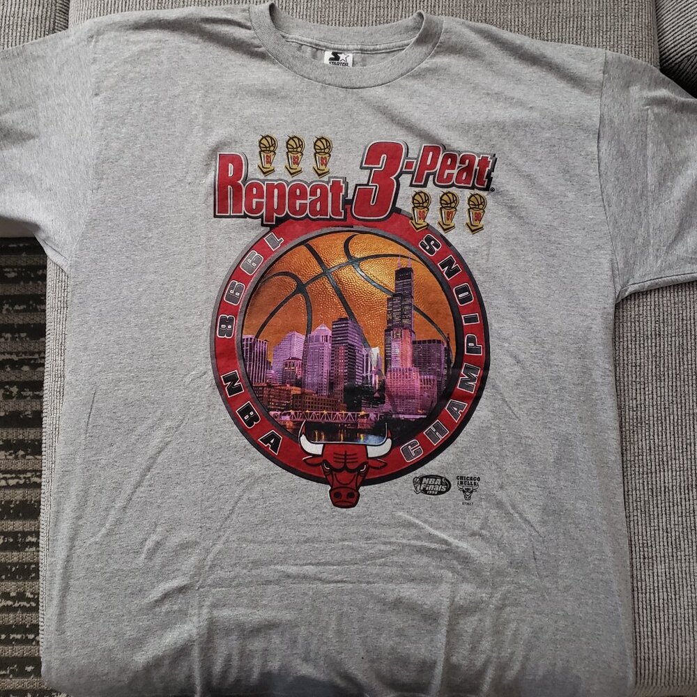 NEVER WORN REPEAT 3 PEAT Chicago Bulls Championship Tee-Shirt,  size XL